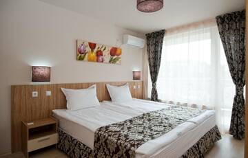 Люкс с 1 спальней и балконом в Отеле Karlovo Hotel